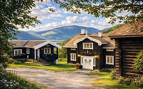 Traditional Timber Farm With Sauna & Wi-Fi